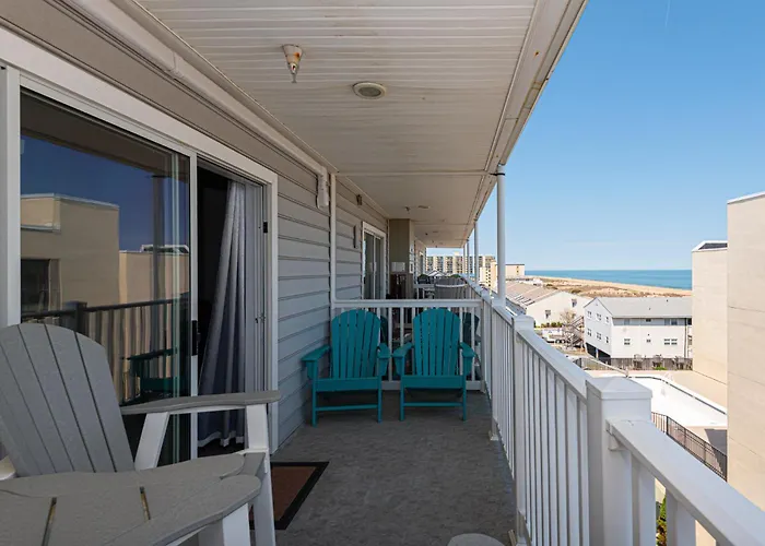 Coastal Apartment *